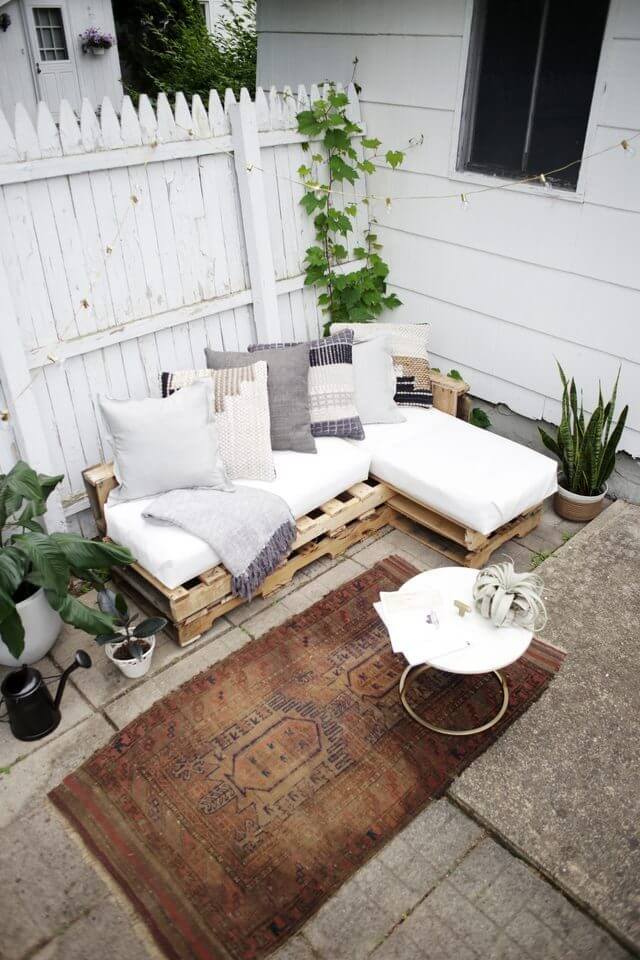 Pallet garden furniture 