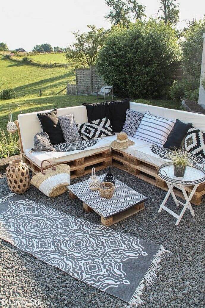 Pallet outdoor lounge (1)