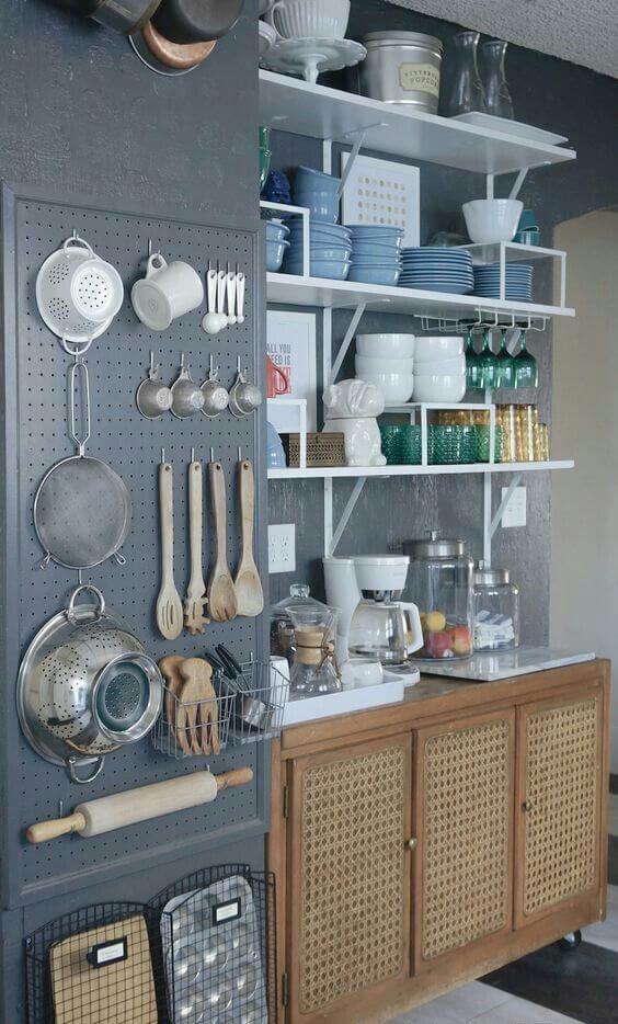 Place the most used accessories and utensils there (1)