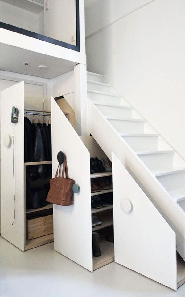Storage under stairs (1)