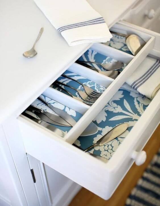 Wallpaper to dress the bottoms of drawers (1)