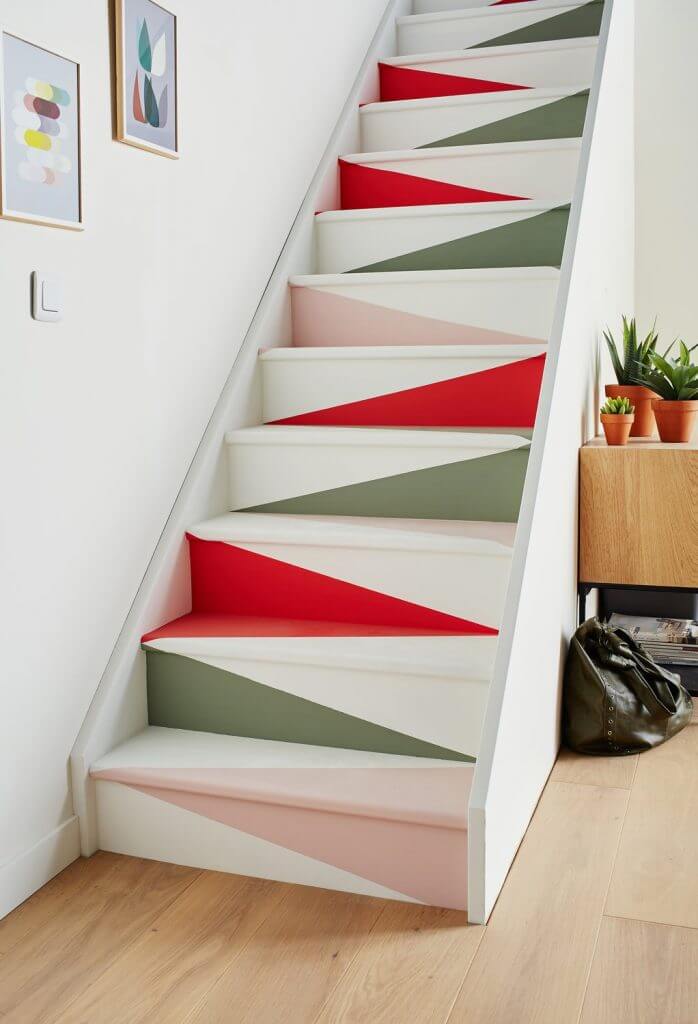 Wallpaper to spice up the stairs (1)