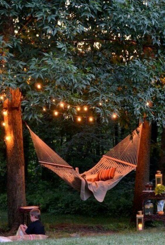 A cocooning hammock (1)