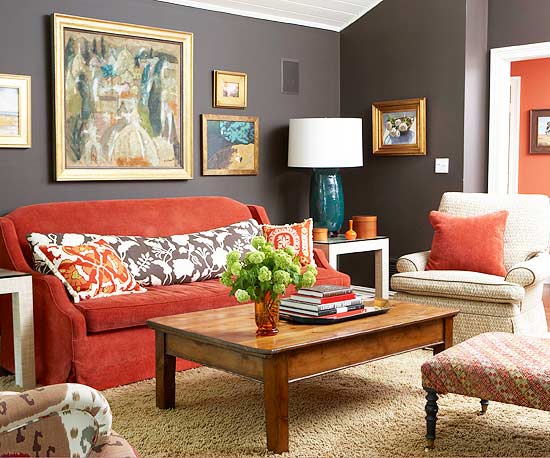 A more traditional decor with accents of red