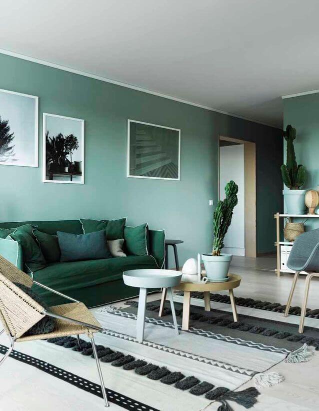 A wall colored in celadon green (1)