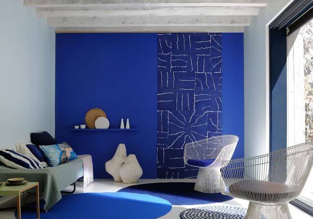 A wall colored in majorelle blue (1)