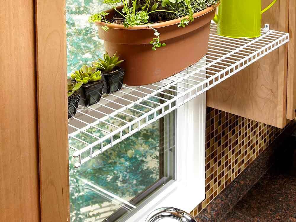 A window shelf for plants (1)