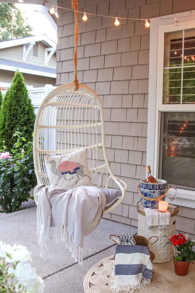 Add a swing to your chic cottage decor (1)