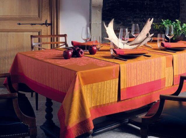 Colorful tablecloths (1)