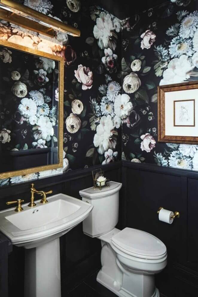 Dark floral wallpaper for a baroque bathroom (1)