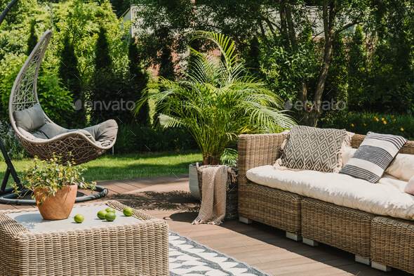 Elegant garden furniture (1)