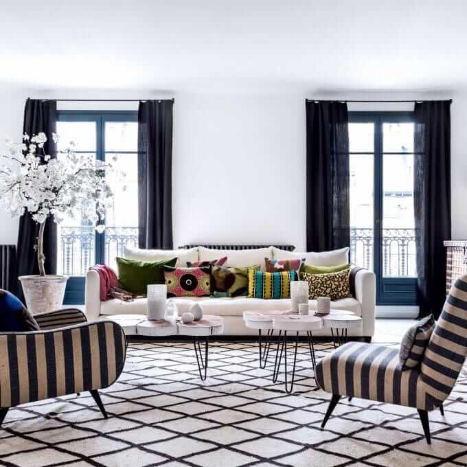 Modern black and white living room (1)