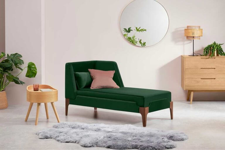 Sleek design for this green velvet chaise longue (1)