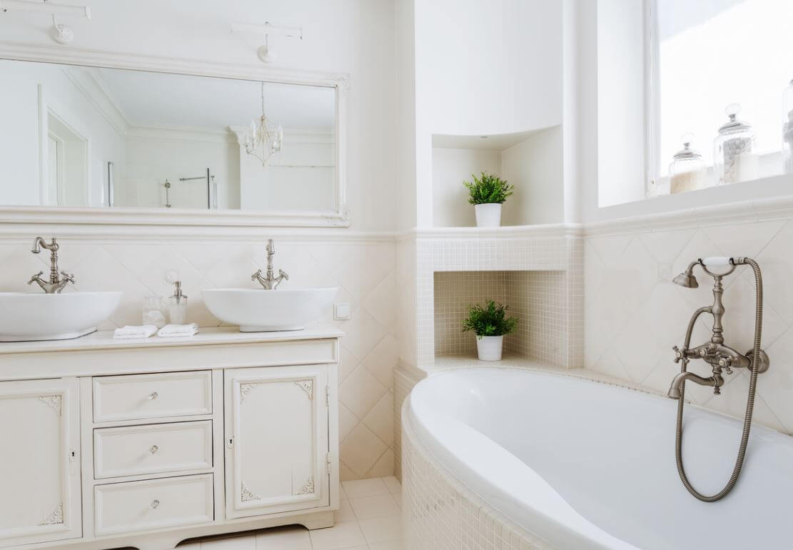 Sleek vintage bathroom (1)