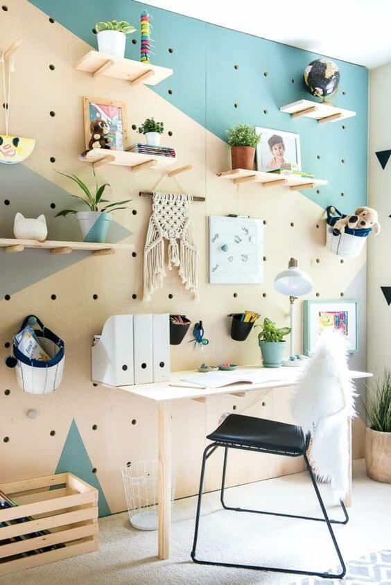 The table or pegboard (1)