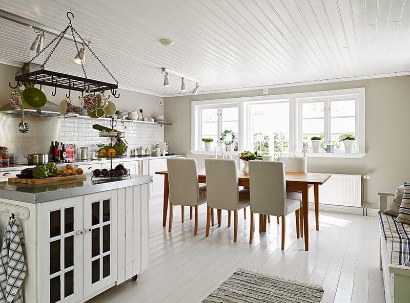White roof dining room (1)