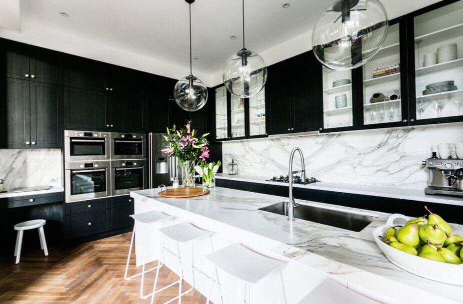 10 Ways to Decorate Your Kitchen in Black and White (1)