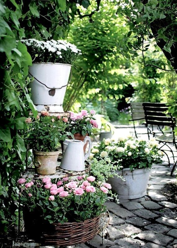 25 Ideas of Bucolic Decoration in Your Garden (1)