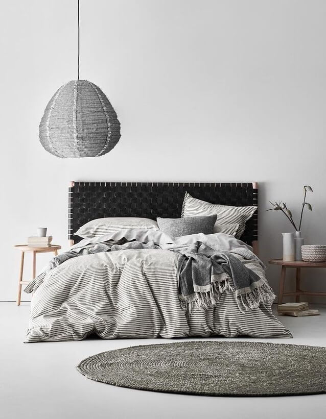 A minimalist gray bedroom (1)