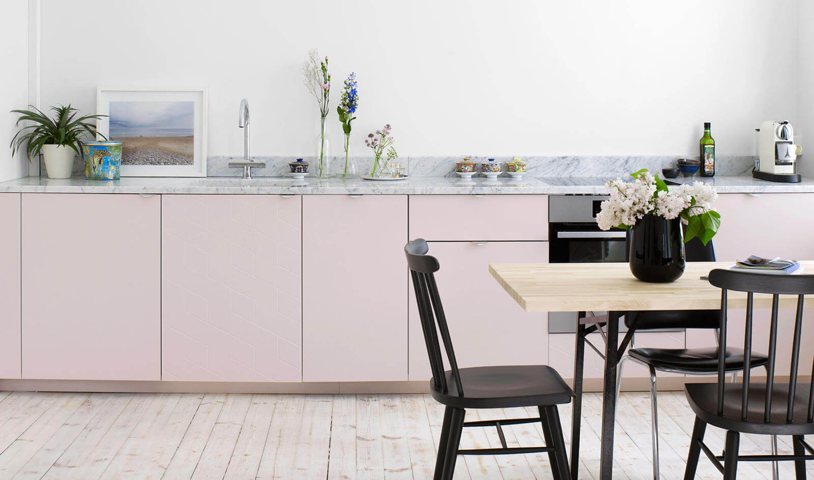 A modern pastel kitchen (1)