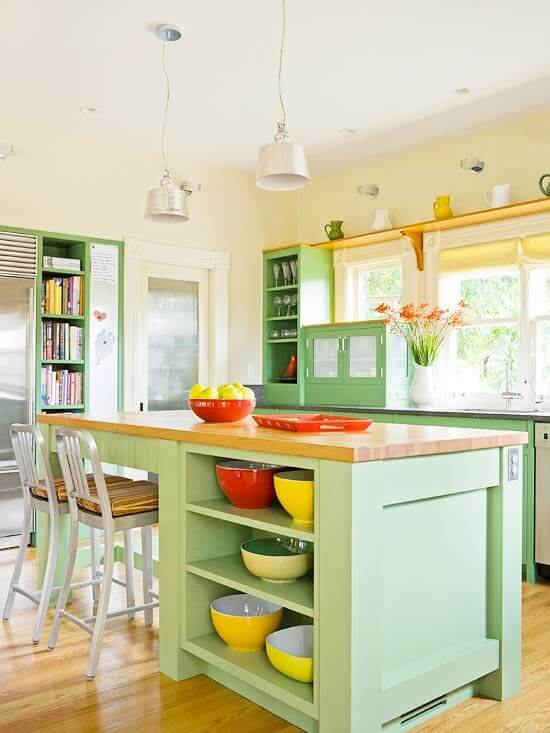 A pastel kitchen with bright accessories (1)