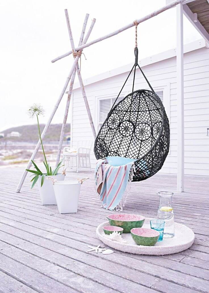 A rattan ball to create a cocooning terrace (1)