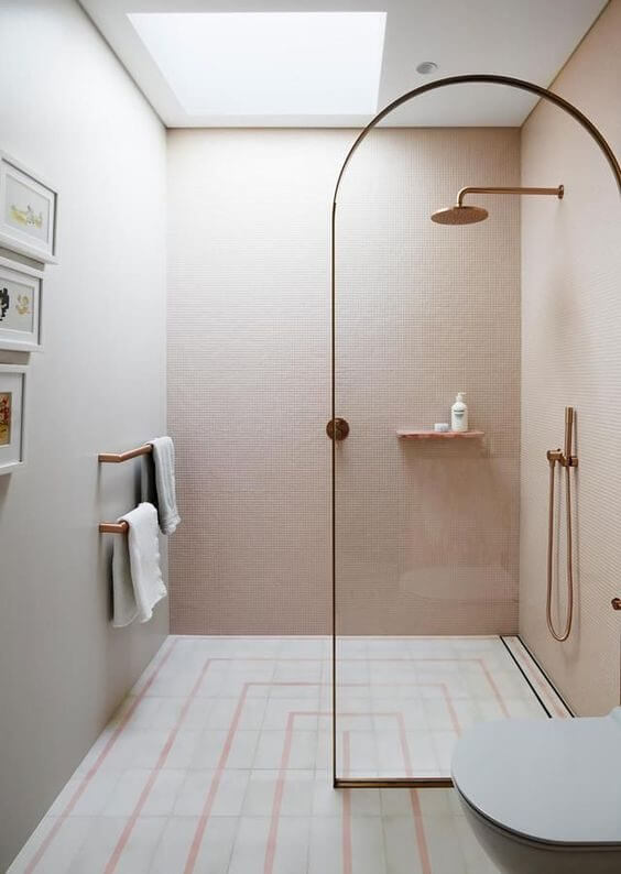 A romantic and minimalist bathroom (1)