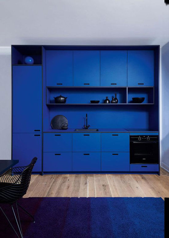 A royal blue kitchen (1)
