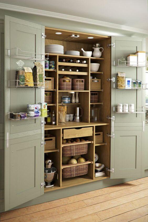 A tailor-made pantry (1)