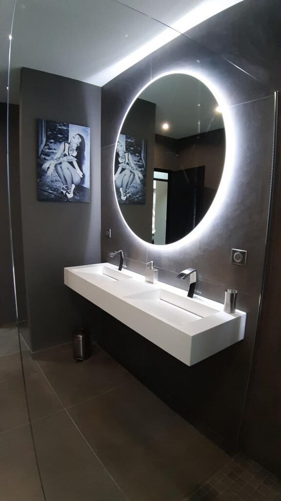 A very designer white and black bathroom (1)