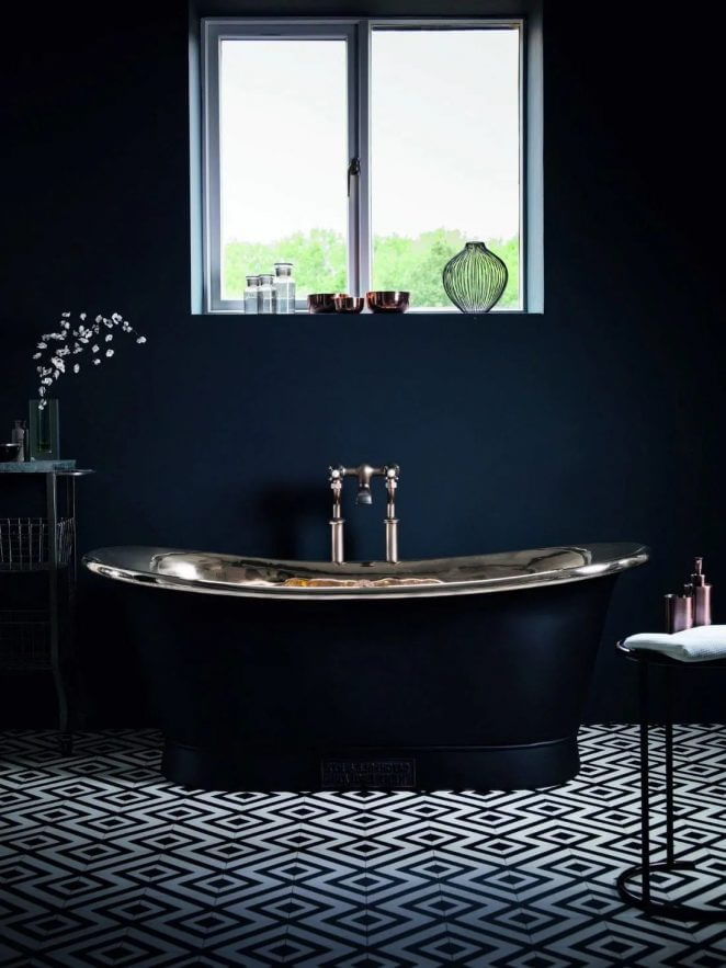 A very refined black bathroom (1)