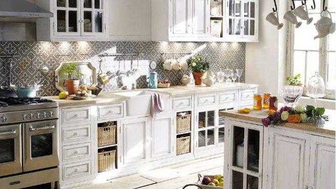 A white kitchen in a chic country spirit (1)