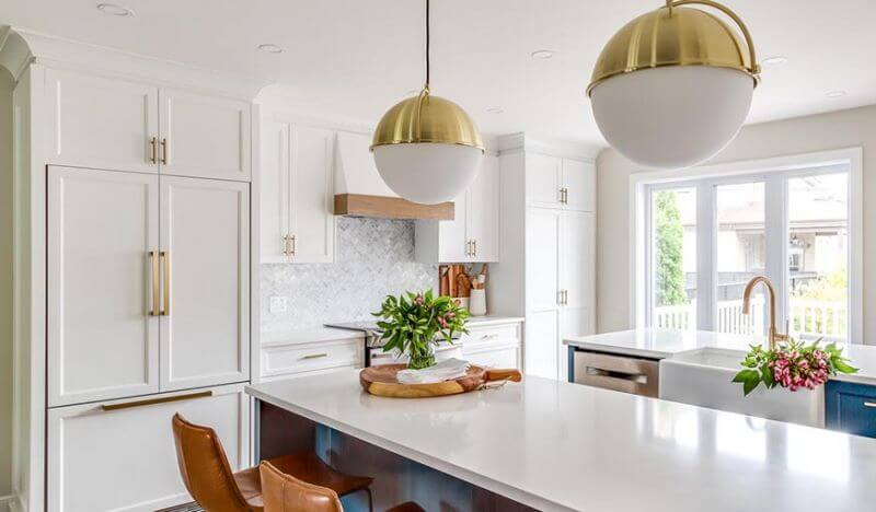 A white kitchen in the art deco trend (1)