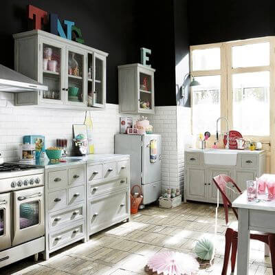 A white kitchen with fifties accents (1)