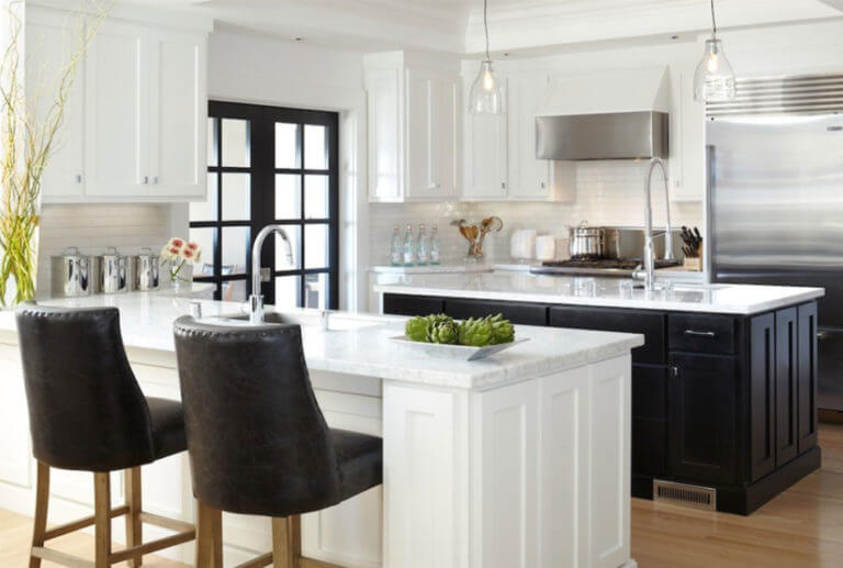 An absolute contrast in the kitchens decorated in black and white (1)