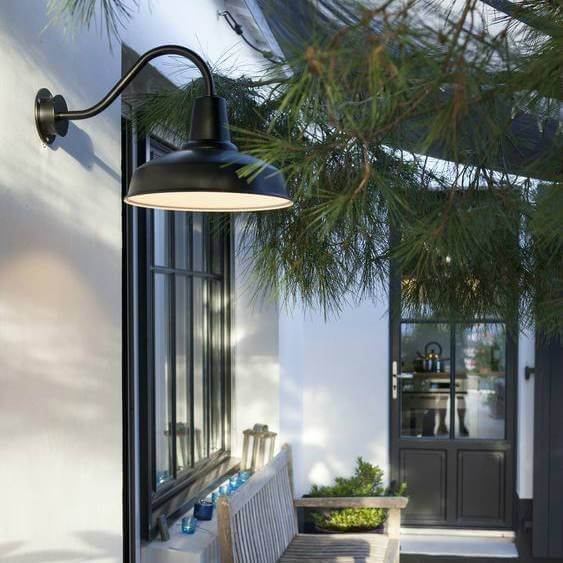 An outdoor wall light with an industrial look (1)