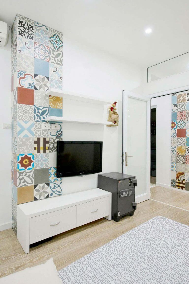 Apartment with decorative cement tiles on the walls (1)
