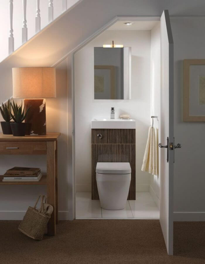 Arrange a staircase and gain additional toilet space (1)