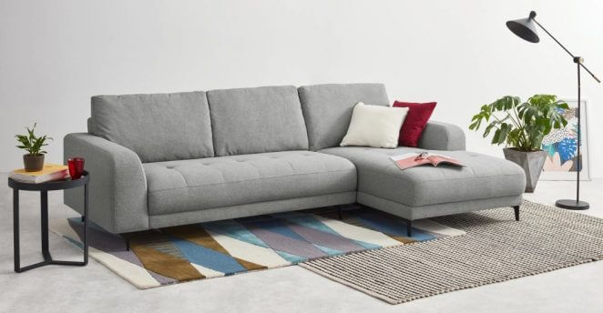 Bet on a soft sofa in a light and sober color (1)