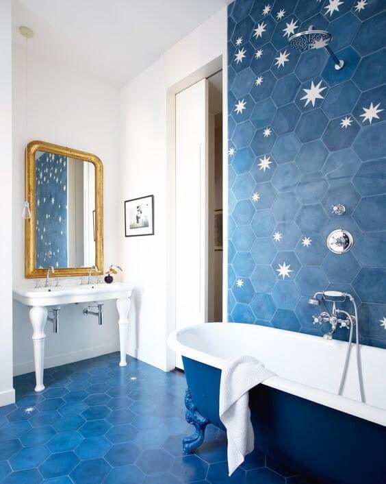 Blue decor with vintage sink (1)