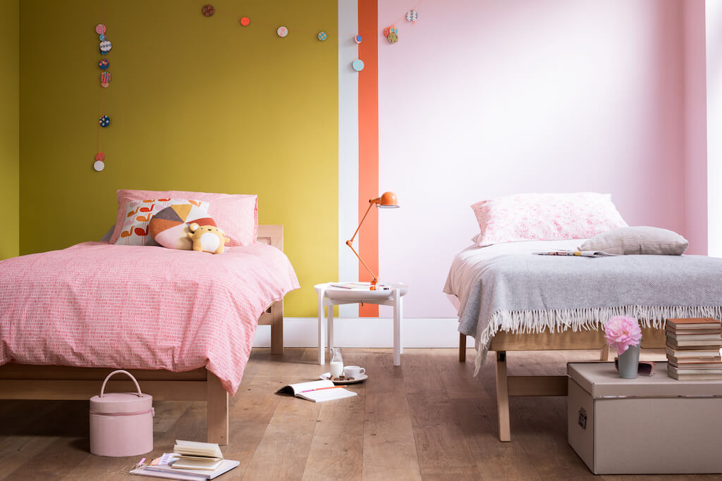 Bright colors in the child's room, accepted but only in small touches (1)