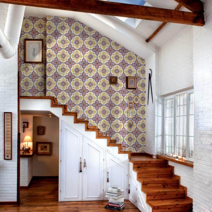Cement tiles as wallpaper on the stairs (1)