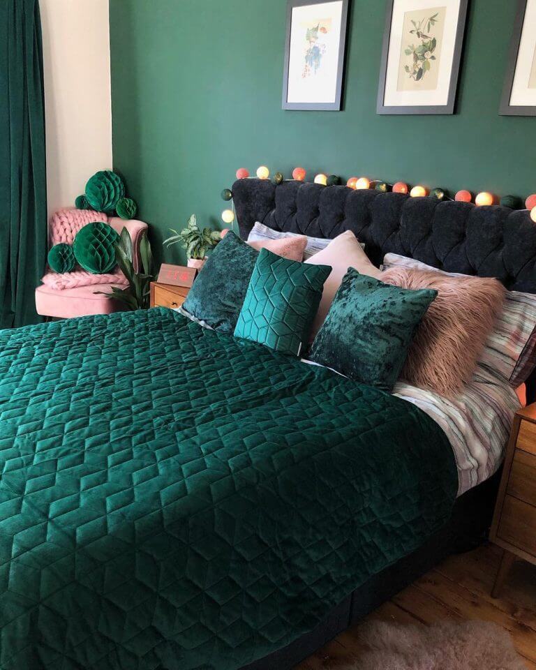 Dark green and bright pinks for a bold colorful bedroom (1)