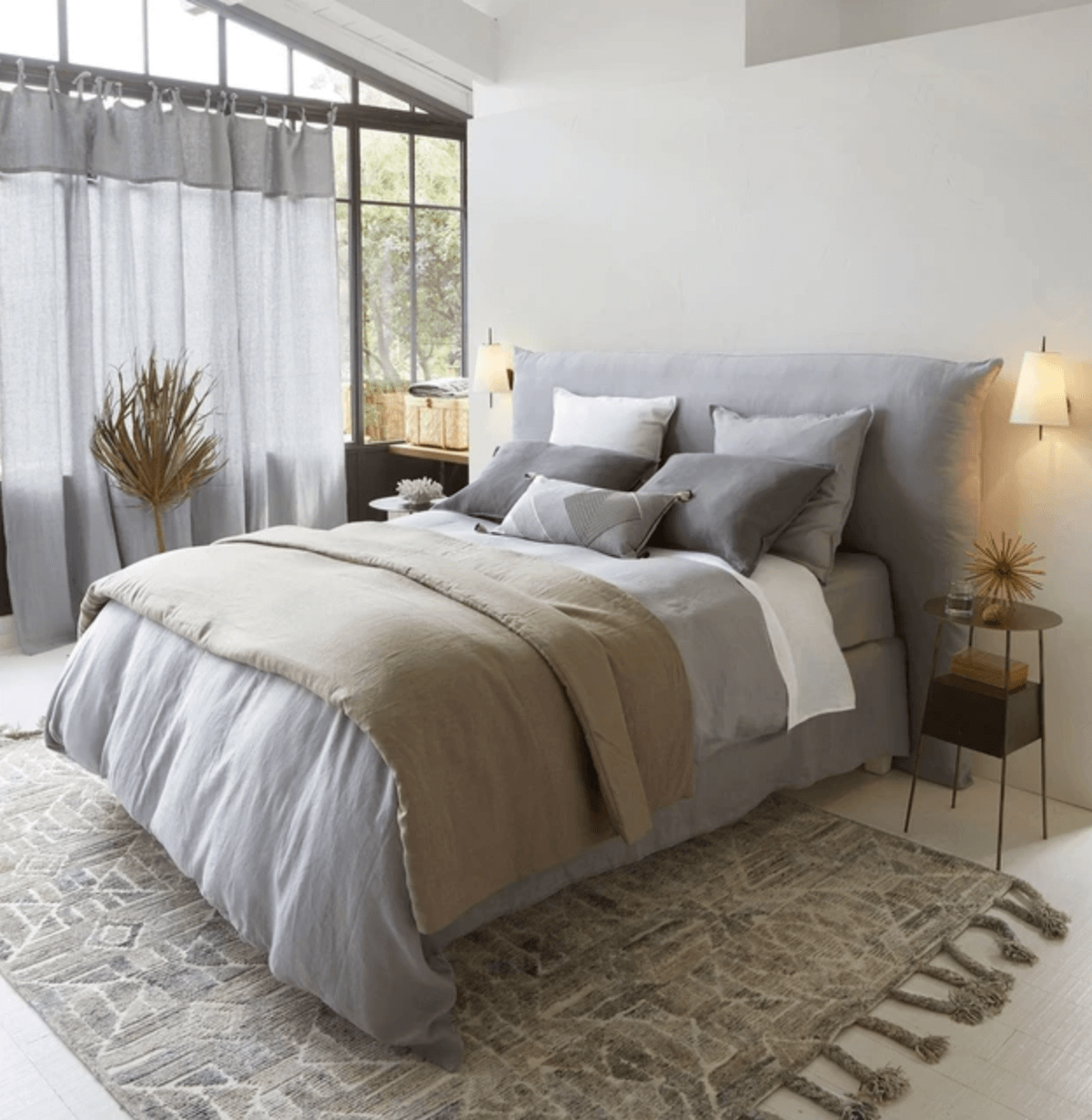 Gray bedroom decor for adults (1)