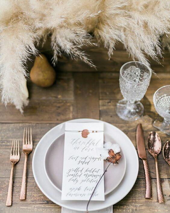 Pampas grass in the center of the table (1)