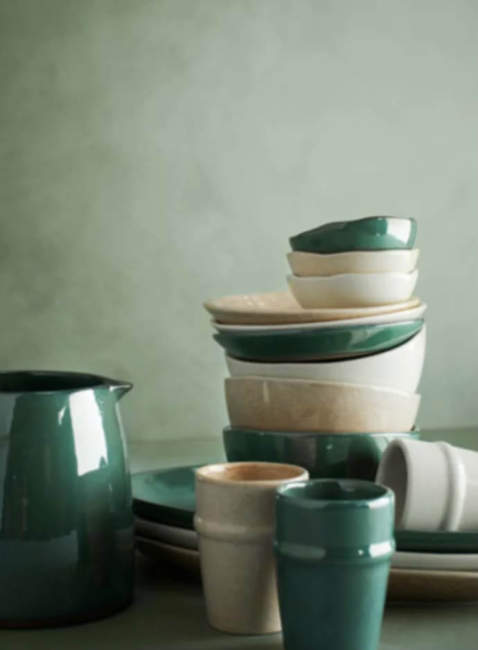 Plain colors for this natural stoneware tableware (1)