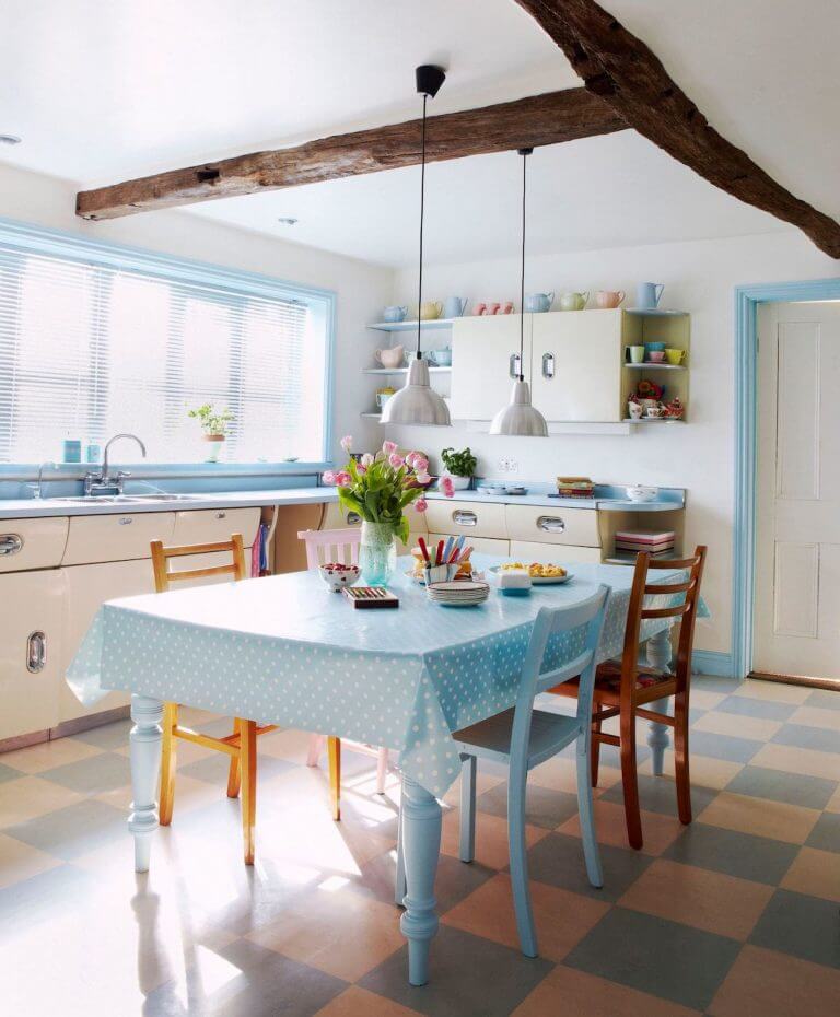 Small touches are enough to create a blue kitchen (1)
