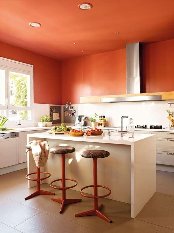 Warm colors in a white kitchen (1)