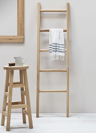 Wood on a towel rack (1)