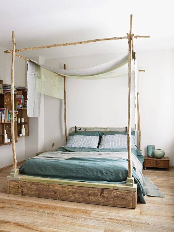 Four poster bed (1)